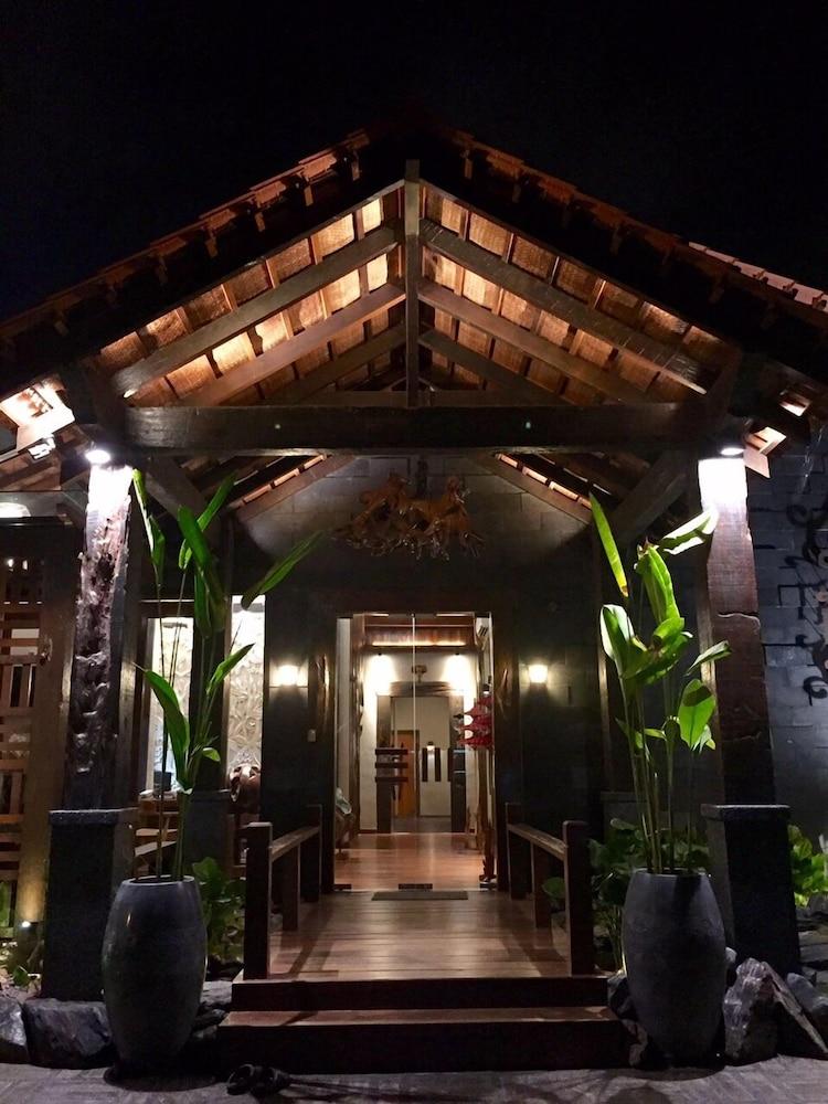 Ipoh Bali Hotel Exterior foto